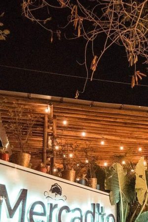 Restaurants and Cafes in Tamarindo El Mercadito